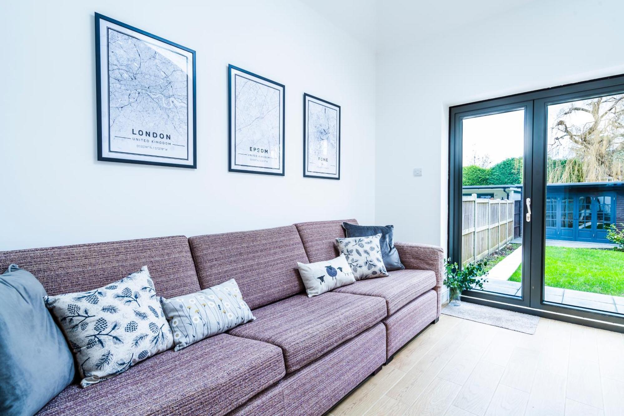 Cozy 3 Bedroom Terrace Cottage In Epsom Eksteriør bilde