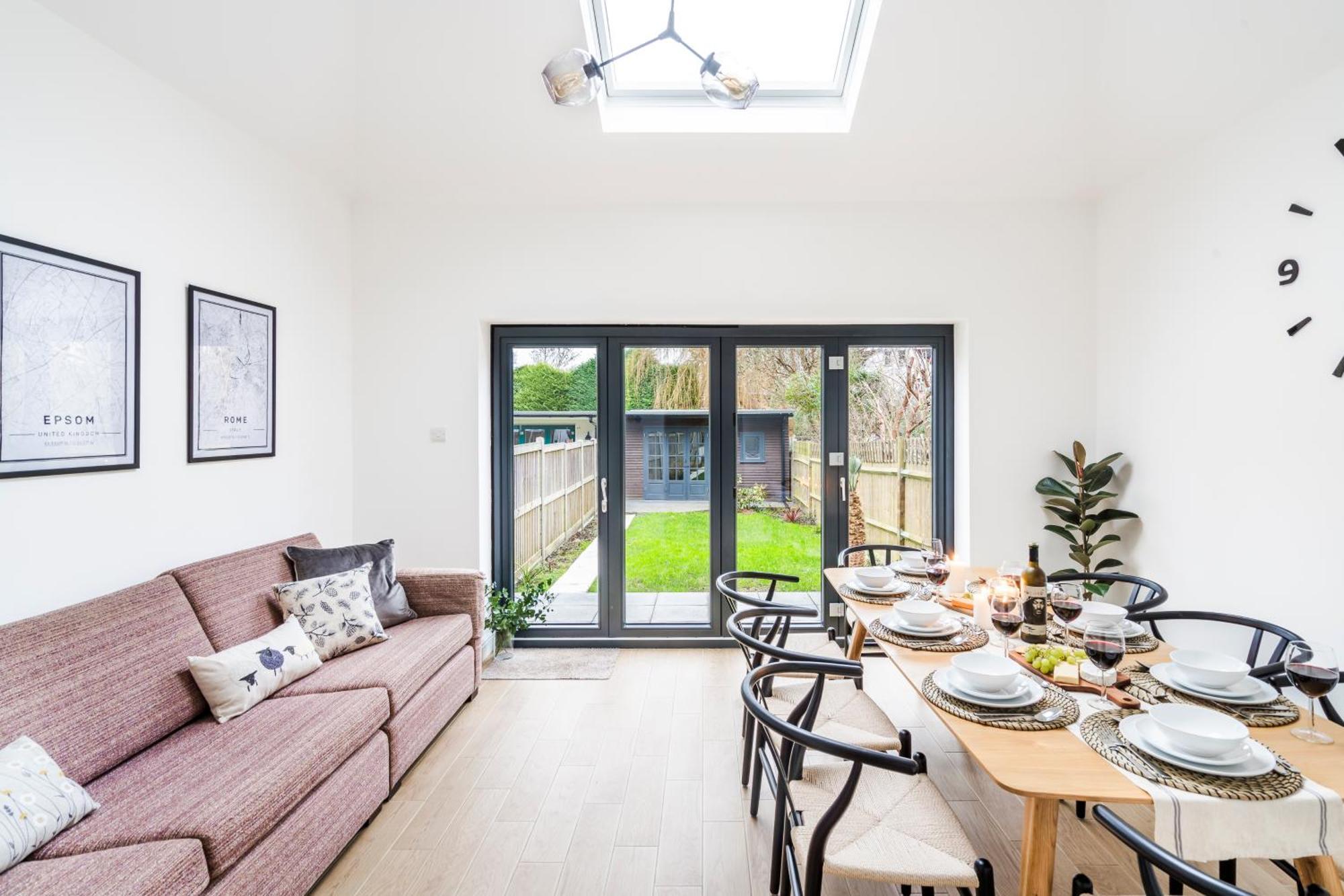 Cozy 3 Bedroom Terrace Cottage In Epsom Eksteriør bilde