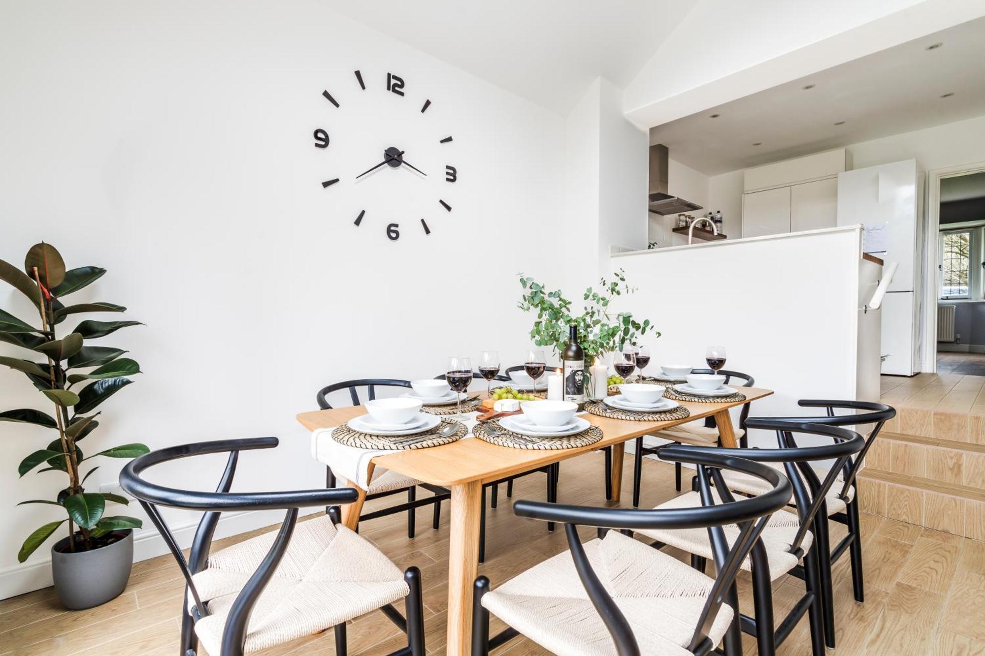 Cozy 3 Bedroom Terrace Cottage In Epsom Eksteriør bilde