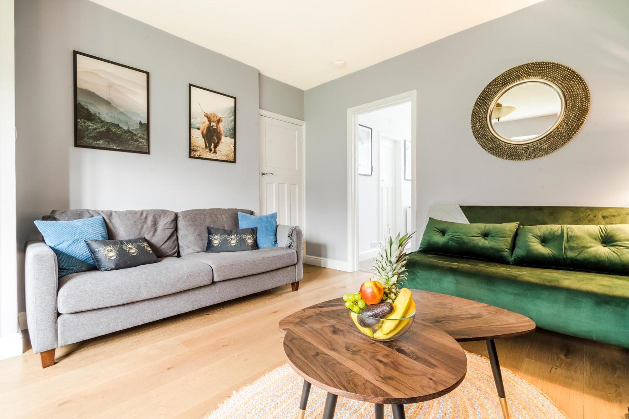 Cozy 3 Bedroom Terrace Cottage In Epsom Eksteriør bilde