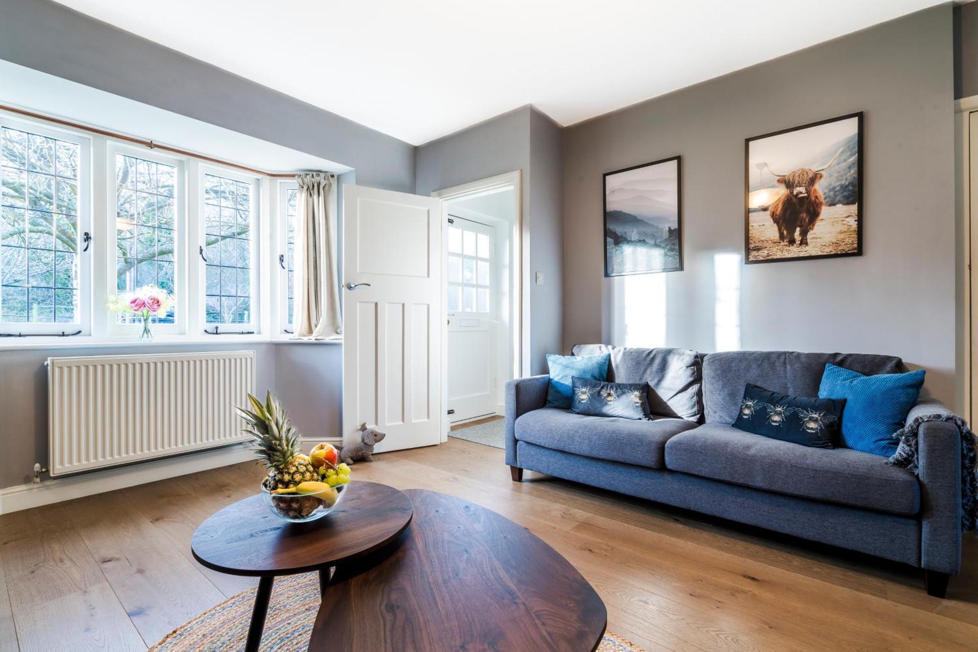 Cozy 3 Bedroom Terrace Cottage In Epsom Eksteriør bilde